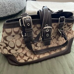 Women’s Coach Signature Shoulder Bag